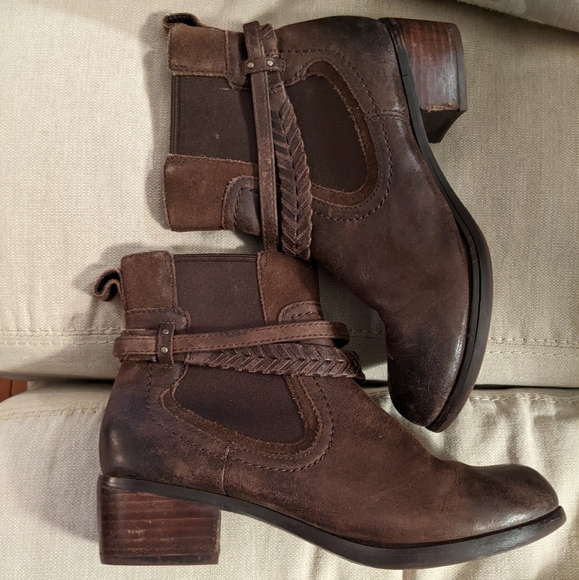 UGG Chelsea booties, sz 7.5 - Picture 12 of 16